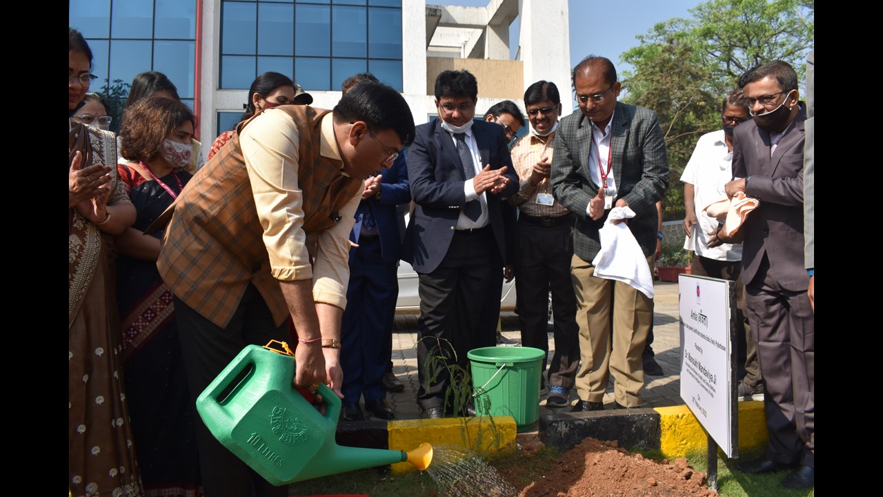 WHO IS THE MINISTER OF HEALTH AND FAMILY WELFARE visual data 3