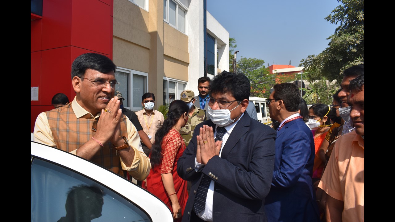 WHO IS THE MINISTER OF HEALTH AND FAMILY WELFARE visual data 8